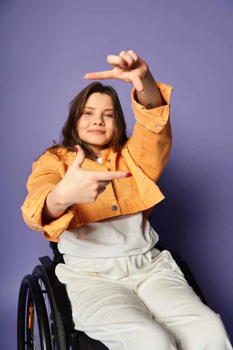 Portrait d'une jeune femme en fauteuil roulant